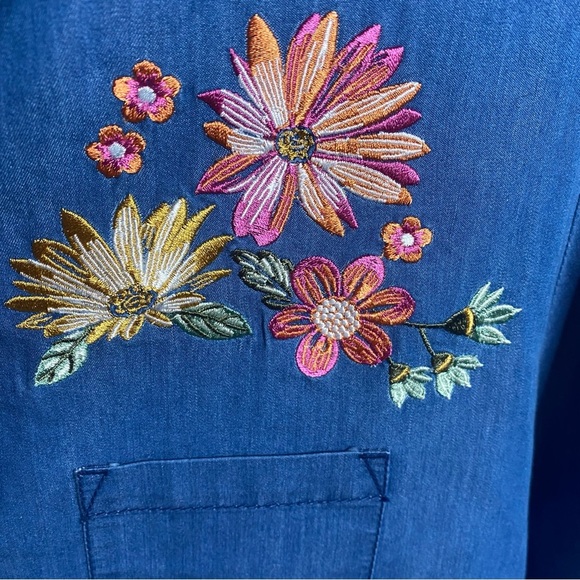 BLAIR Blue denimlite, floral embroidered convertible sleeve button down size 3XL - Picture 11 of 11